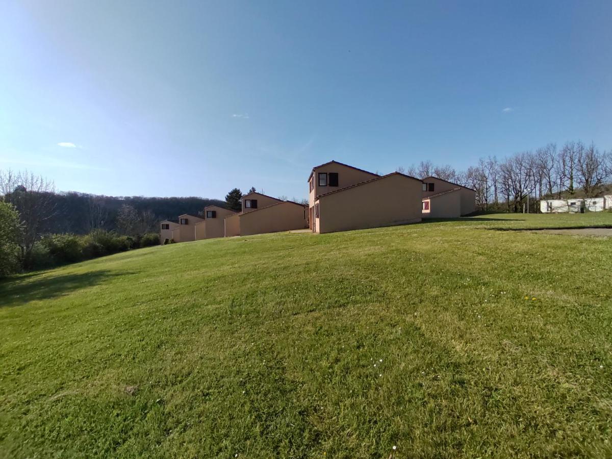 Village Bord De Ciel Caylus Exterior photo